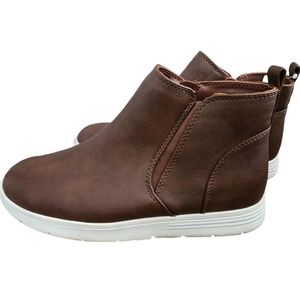 Cat & Jack Boots Size 6